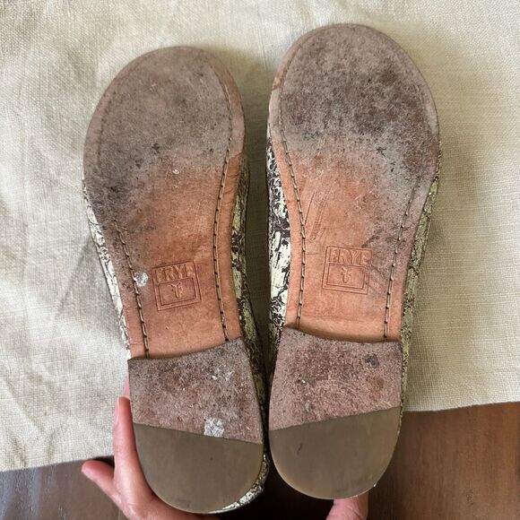 FRYE Carson Ballet Flats Beige Gold Leather Crackled Slip On - Picture 9 of 9